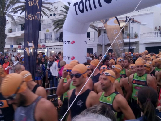 (Fotos) Fiesta del triatlón en Fornells