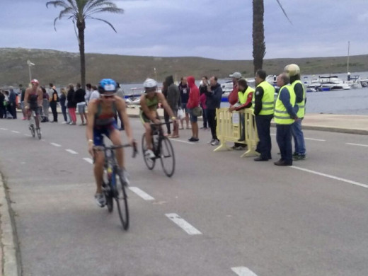 (Fotos) Fiesta del triatlón en Fornells