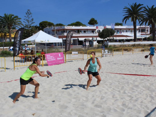 (Fotos) El tenis playa deslumbra en Punta Prima