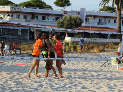 (Fotos) El tenis playa deslumbra en Punta Prima