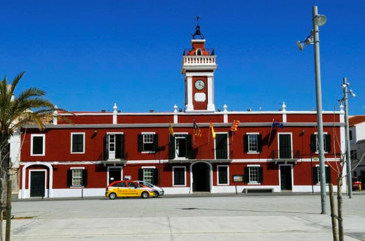 Es Castell quiere más implicación  del Govern en temas de agua.