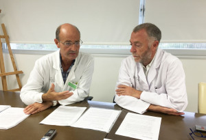 Xavier Lacueva, responsable de la Unidad de Curas Paliativas, y Antoni Gómez Arbona, gerente del Área de Salud en Menorca.