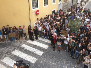 Otra secuencia de la protesta.