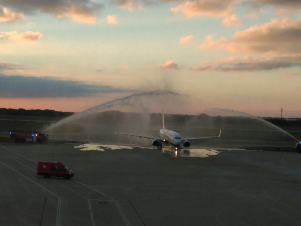 Ryanair vuela a Barcelona.