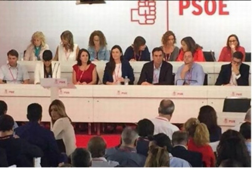 Pedro Sánchez deja un PSOE fracturado