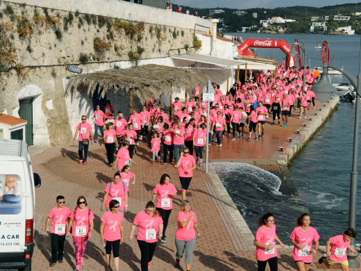 (Fotos) Es Castell marcha contra el cáncer