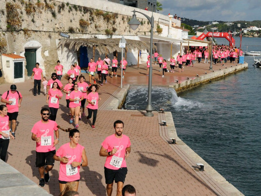 (Fotos) Es Castell marcha contra el cáncer