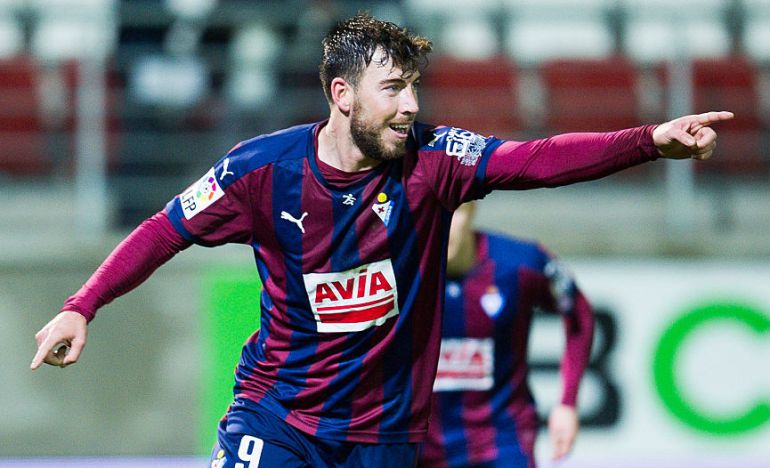 Sergi Enrich, celebrando un gol.