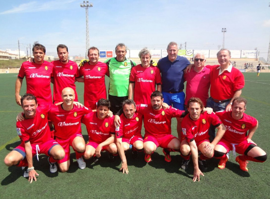 Imagen de la formación de uno de los equipos de veteranos del Real Mallorca.