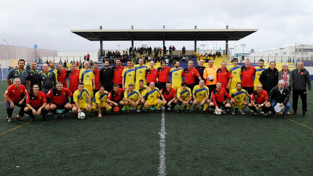 Formaciones antes del inicio del encuentro (Fotos: Tolo Mercadal)