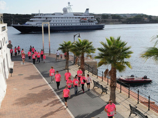 (Fotos) Es Castell marcha contra el cáncer