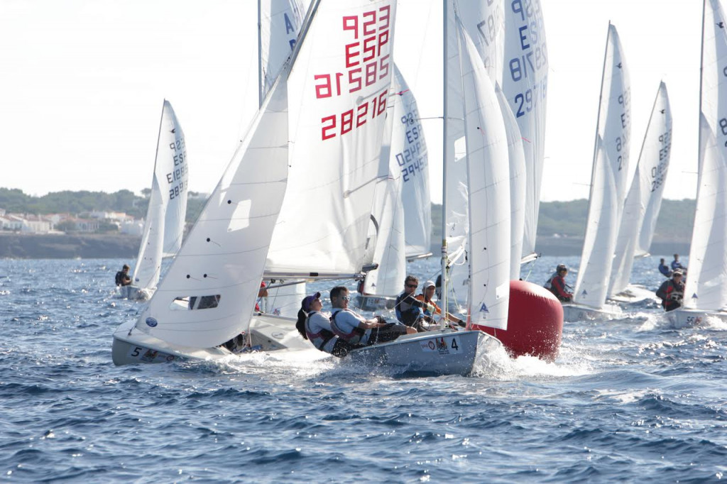 Imagen de un momento de la regata celebrada en aguas de Ciutadella.