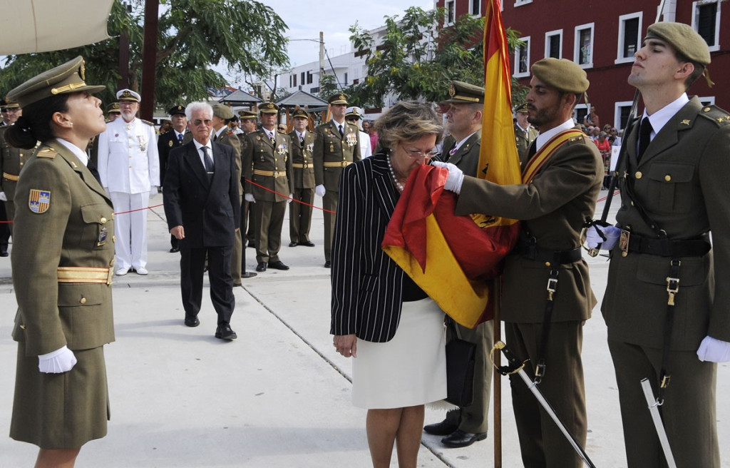 Imagen de archivo de la jura de bandera civil que se celebró en Es Castell