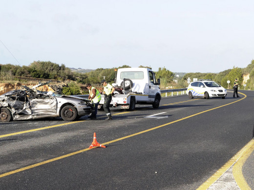 (Fotos) Aparatoso accidente con cuatro heridos en la carretera general