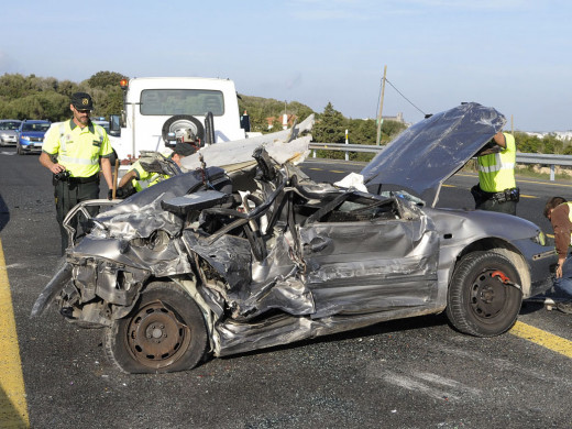 (Fotos) Aparatoso accidente con cuatro heridos en la carretera general