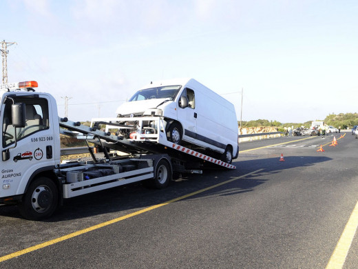 (Fotos) Aparatoso accidente con cuatro heridos en la carretera general