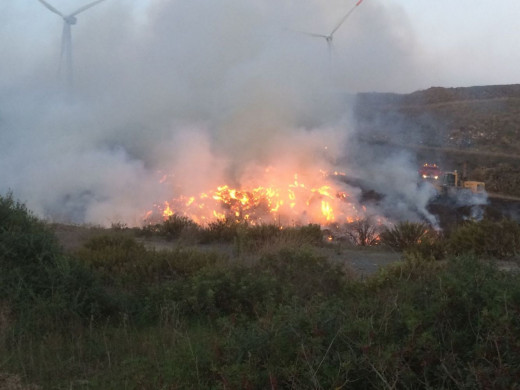 (Fotos y videos) Incendio en Es Milà