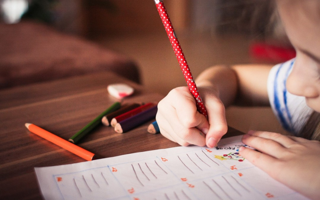 Los positivos son por contacto fuera del centro educativo