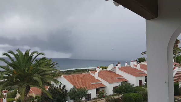 Imagen de la lluvia descargando en Son Bou.