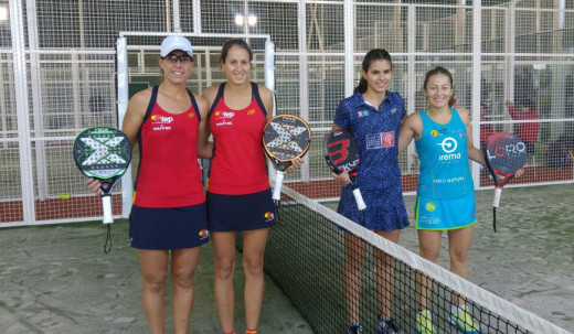 Gemma Triay, la segunda por la izquierda, antes del partido de cuartos de final.