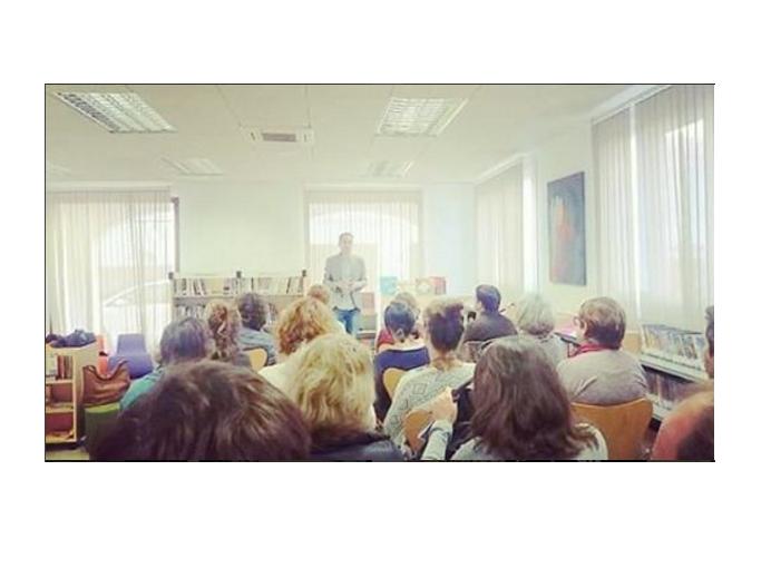 Una de las charlas que ha ofrecido Boher en las bibliotecas de Menorca