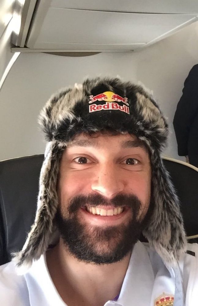 Sergio Llull, con el gorro ruso, en la imagen que ha colgado en Twitter.