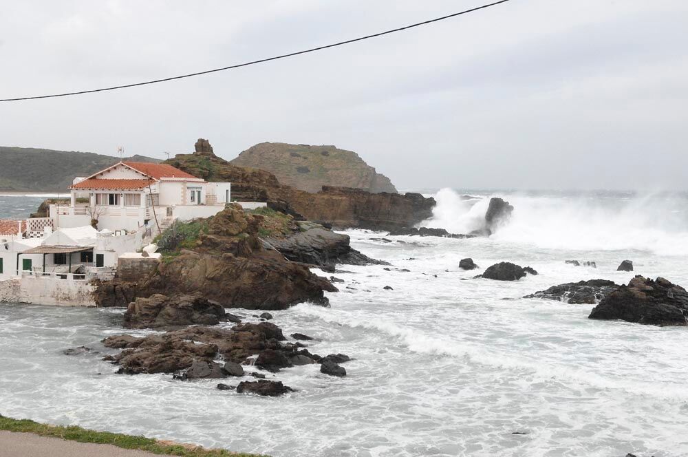 Temporal en Sa Mesquida, en Maó (Foto: Tolo Mercadal)