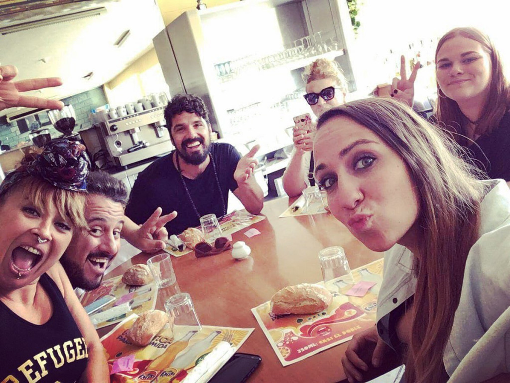 Shanti Gordi, en una imagen junto al resto de sus compañeros del "Team Malú".