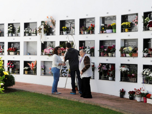 (Fotos) Menorca acude a los cementerios