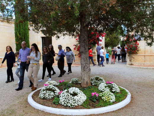 (Fotos) Menorca acude a los cementerios