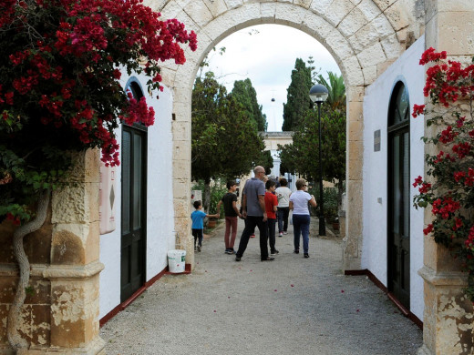 (Fotos) Menorca acude a los cementerios