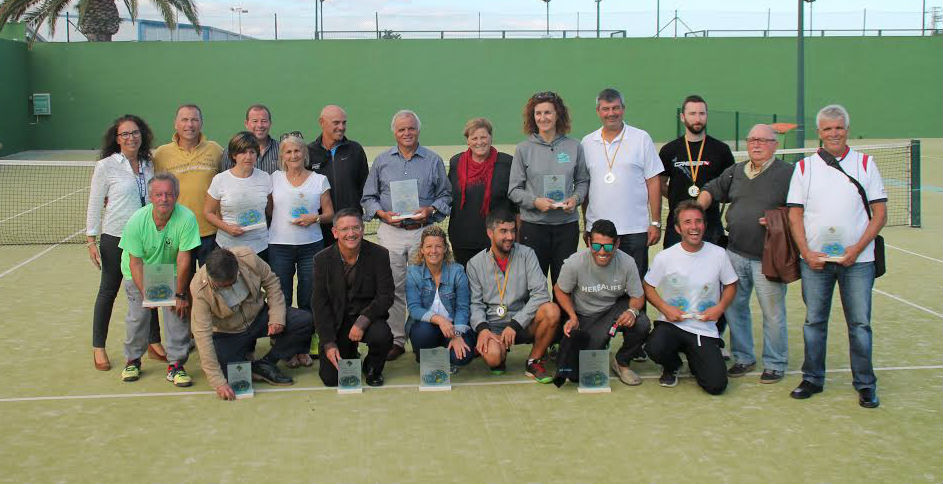 Foto de familia de los veteranos en el CT Mahón.