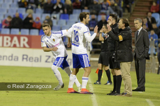 Xiscu, en el momento de entrar al campo (Foto: Real Zaragoza)