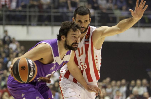 Llull penetra ane Lazic (Foto: Euroliga)