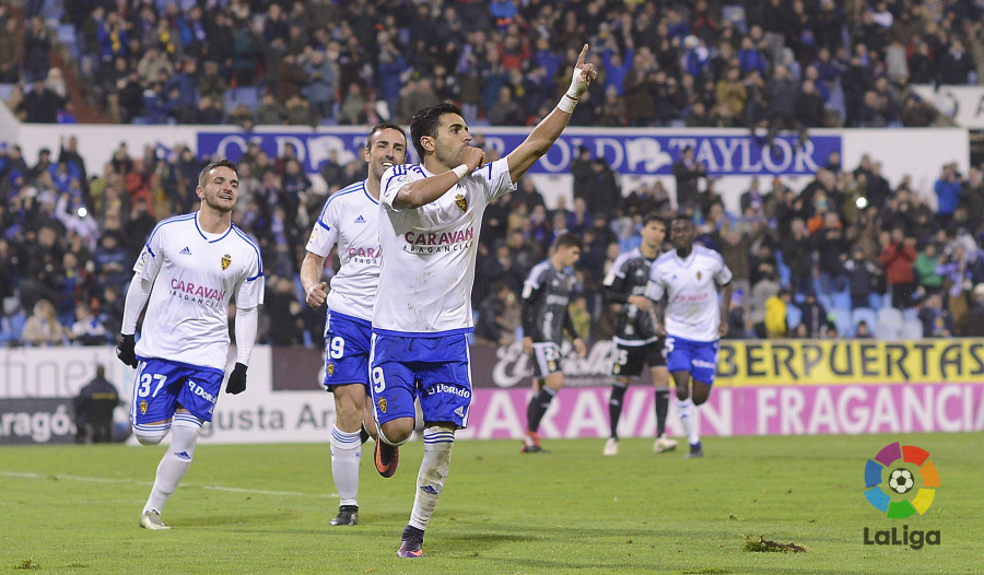 Xiscu, a la izquierda con el número 37, celebra un gol de Angel (Foto: laliga.es)