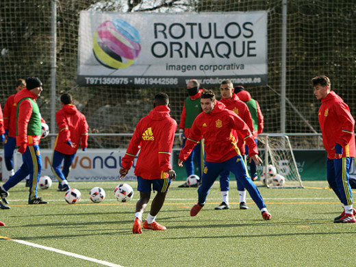 (Galería de fotos) Cita con el fútbol internacional en Maó