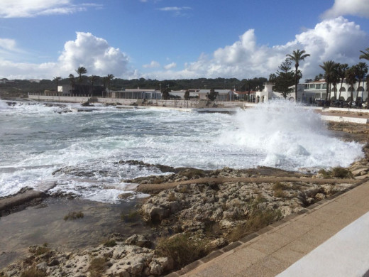 (Vídeos y fotos) S’Algar despierta tras el fragor del temporal