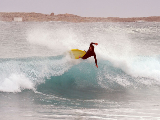 (Fotos y vídeo) Días especiales para los amantes del surf en Menorca