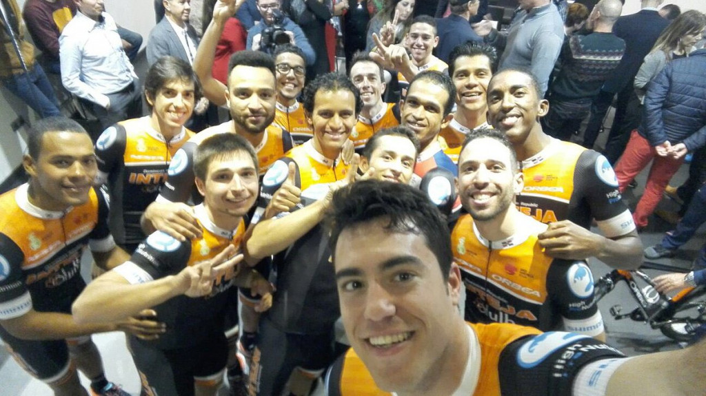 Selfie de Albert Torres junto a sus compañeros de equipo (Foto: Albert Torres)