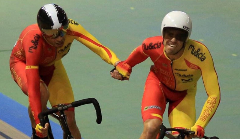 Torres y Mora, en una imagen con la selección española.