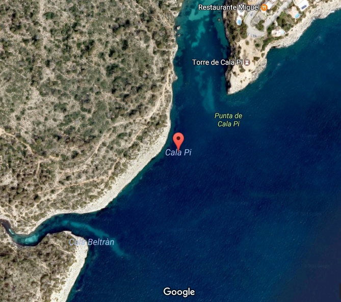 Imagen aárea de Cala Pi en Google Maps.