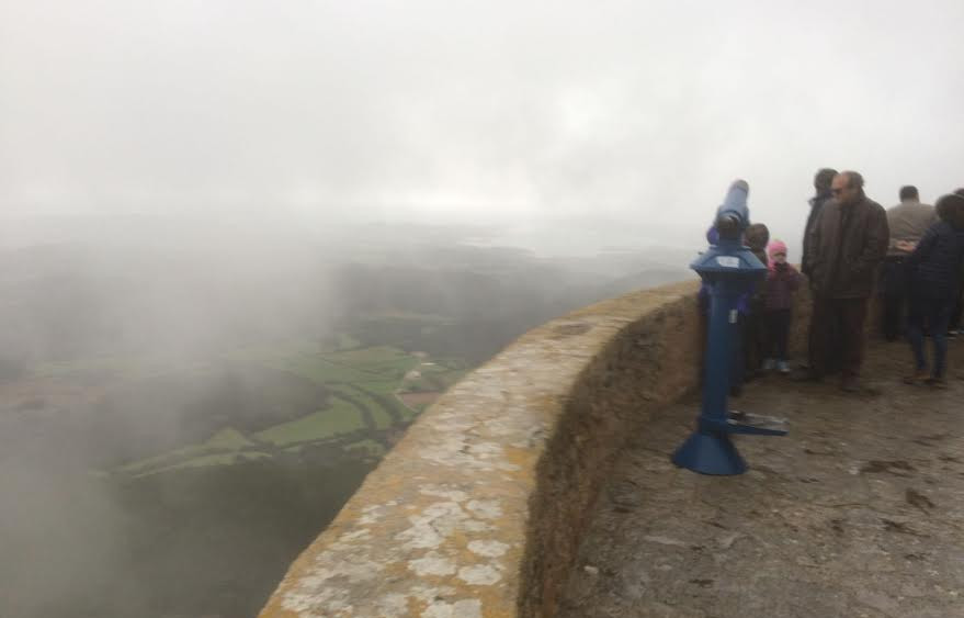 Mucha gente ha subido a Monte Toro esperando a que nieve (Foto: Tolo Mercadal)