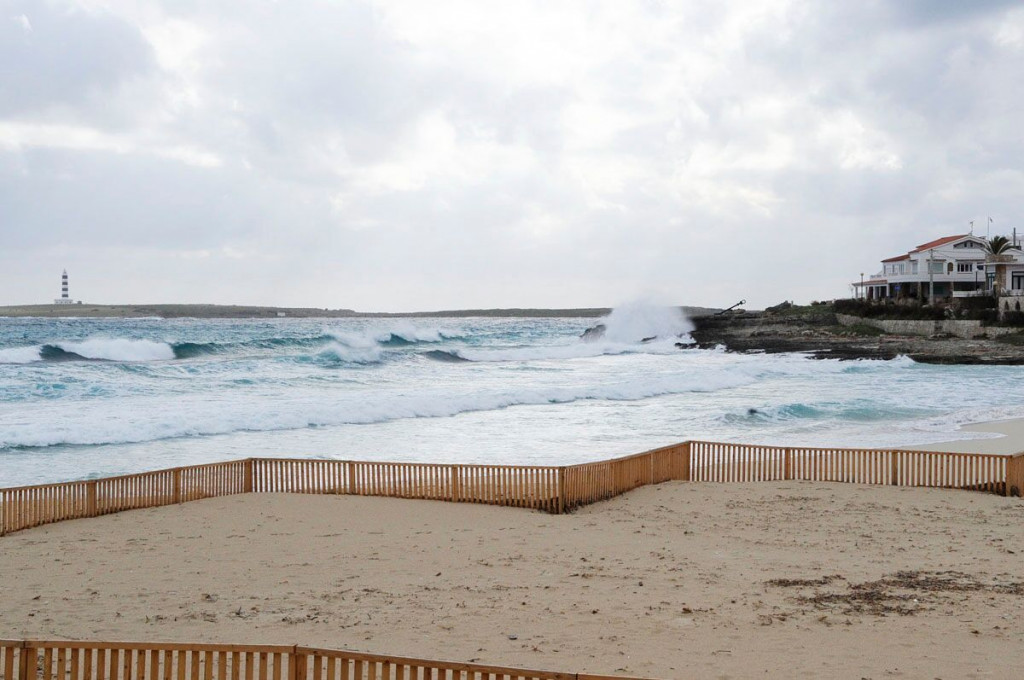 Imagen del temporal en Punta Prima (Foto: Tolo Mercadal)