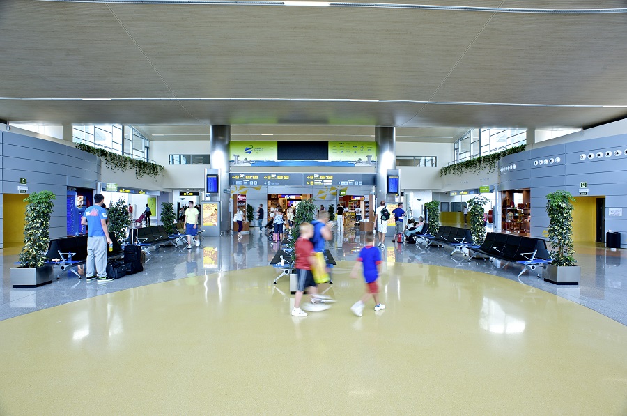 Este año la sala de recogida de equipajes del aeropuerto quedará abierta en su totalidad.