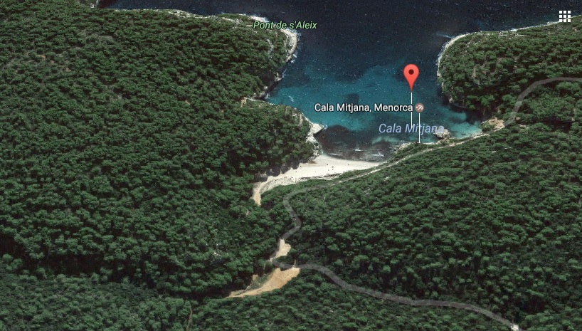 Imagen del entorno de Cala Mitjana y Mitjaneta en Google Maps.