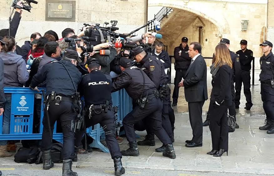 Horrach, atendiendo a los medios el pasado viernes (Foto: Joan Lladó)