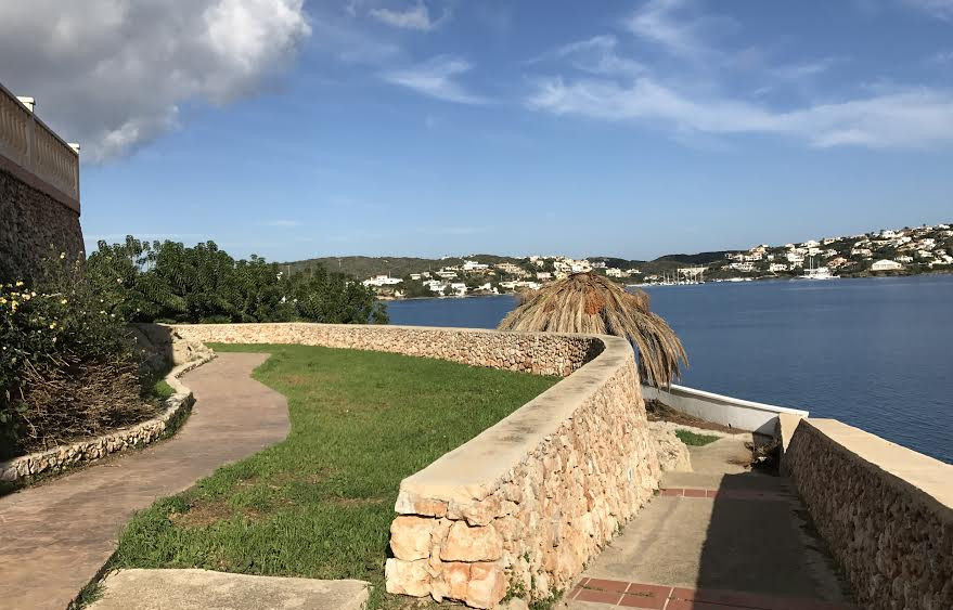 Para este mirador se podrán elegir tres nombres: Mirador Carles III,  Mirador Fenn Waldermar o Mirador des Glossadors.