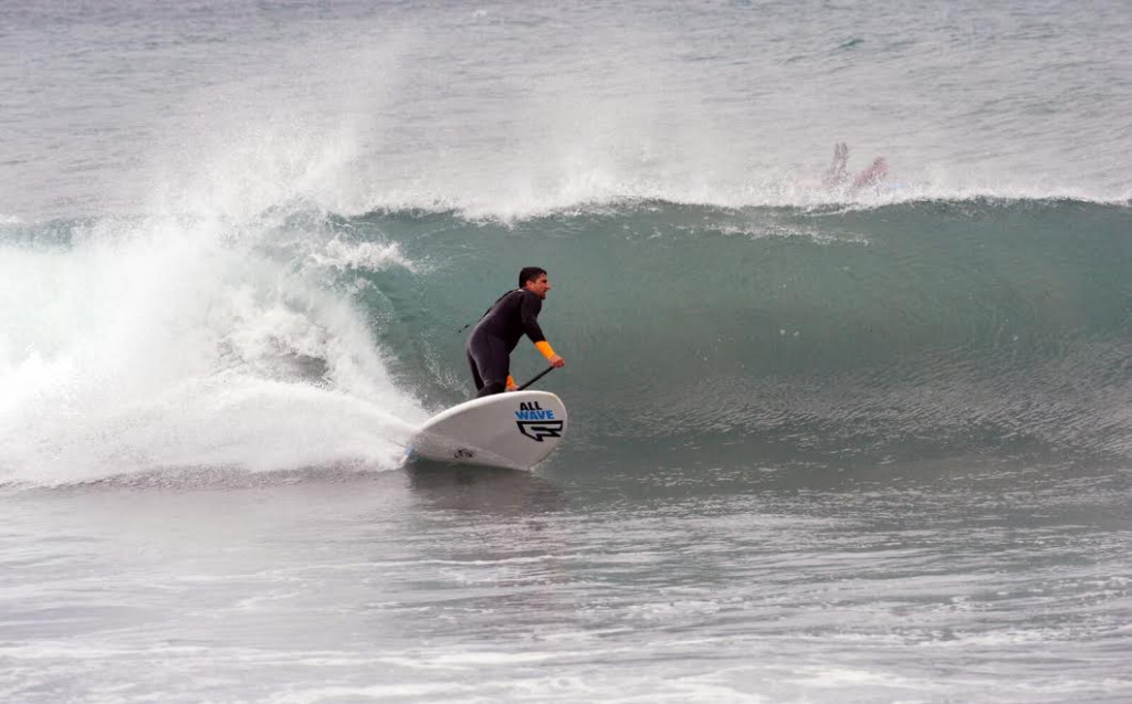 Algunos surfistas están aprovechando estos días de viento