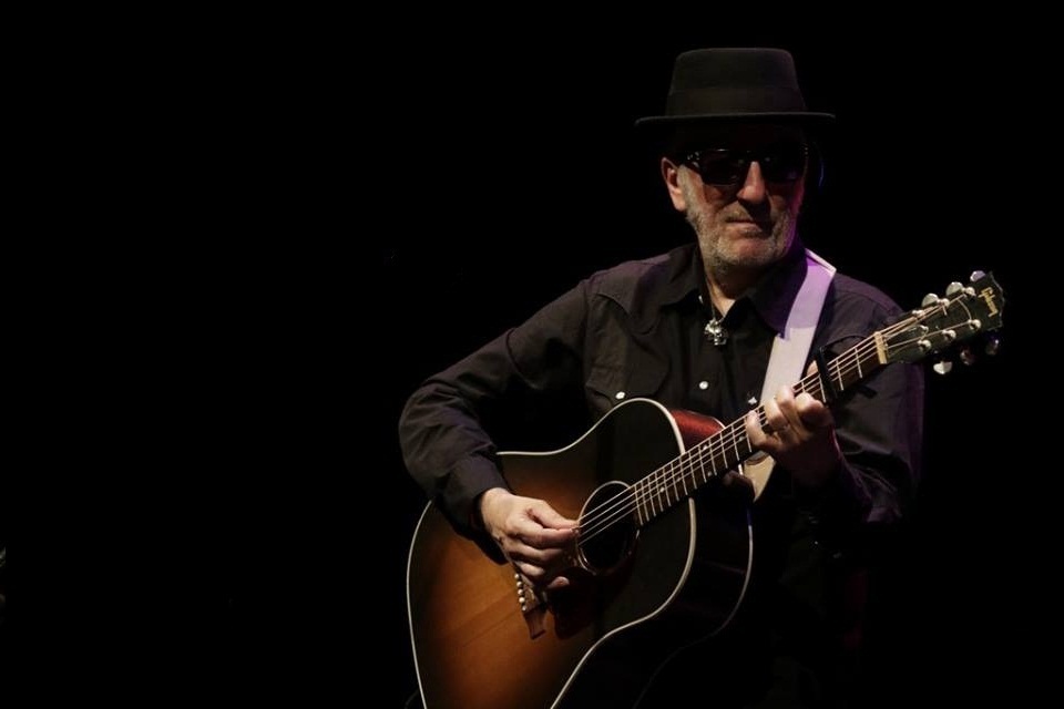 Pancho Varona, durante un recital.