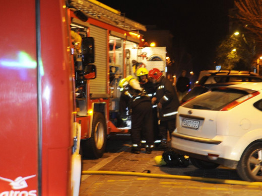 (Galería de fotos) Arde un tercer piso en la calle Vives Llull de Maó